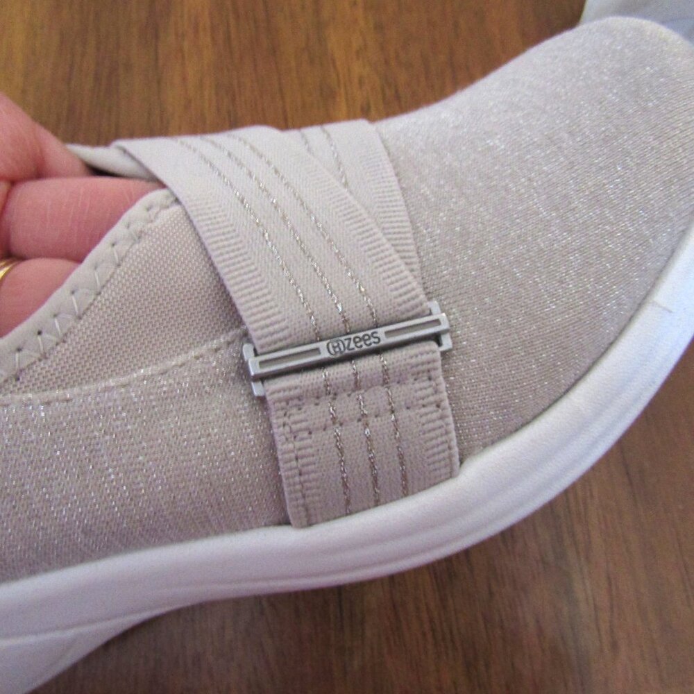 Bzees Women's Light Khaki Niche III Washable Flats Silver Shimmer Siz 6.5 Med